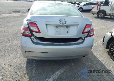 2011 Toyota Camry Base z USA, uszkodzony, nr VIN 4T1BF3EK5BU231972
